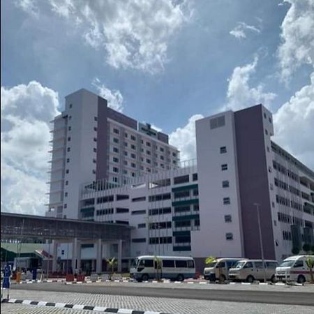 Serapi Verdure Hotel Kuching Kültér fotó